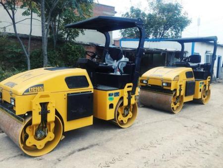 洛阳3吨4吨无级变速自动挡双钢轮压路机