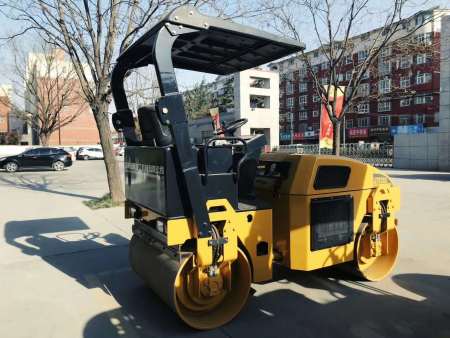 3吨全液压双驱双振压路机