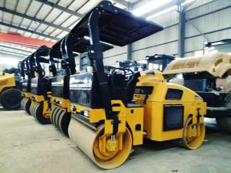 洛阳4吨全液压双驱双振压路机